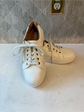 Born leather sneakers